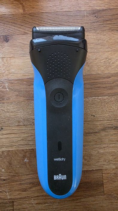 Aparat de ras BRAUN Series 3