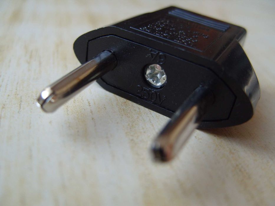 Мрежов адаптер от US (американски) към EU (европейски)