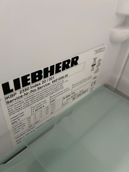 Vând frigider incorporabil