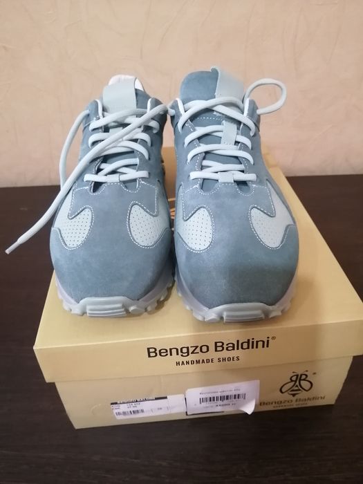 Продам кожанные кроссовки