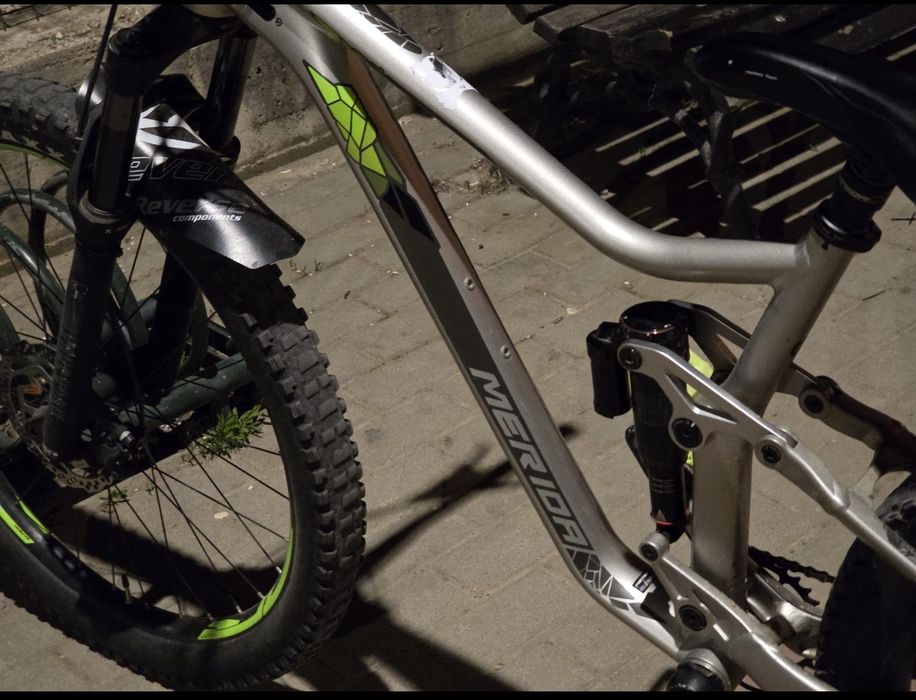 Bicicleta full suspension merida