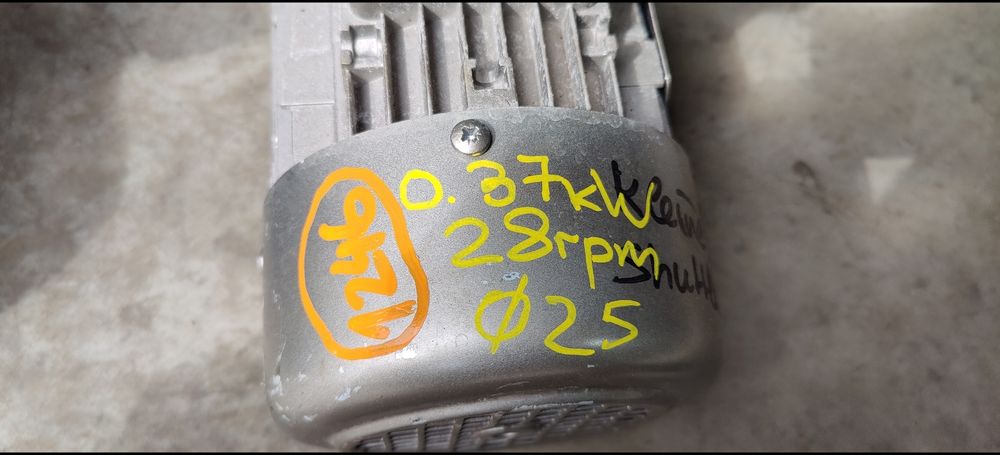 Motor electric trifazat cu reductor, 0.37kW, 28rpm, 380V