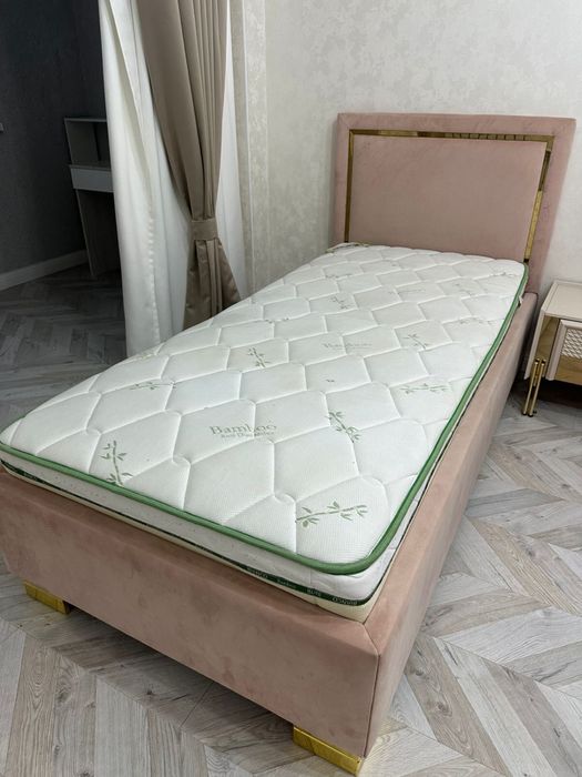 Продается кровать С матрасом