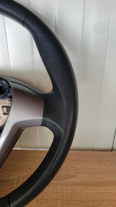Продавам много запазен волан за Ford Fiesta MK7 2008 - 2017
