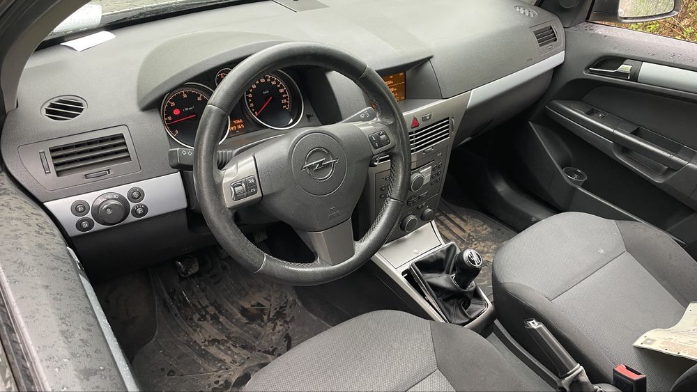 Арматурно табло Opel Astra H