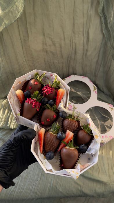 Клубника в шоколаде Астана