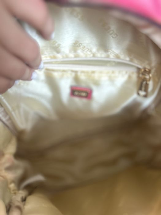 Розова раница Guess