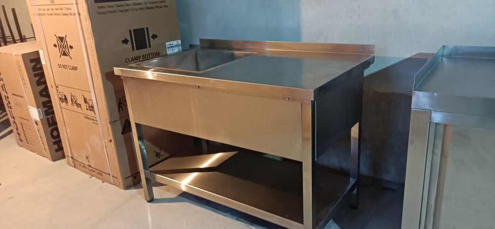 Мойка для кухни сделано из нержавеющей стали