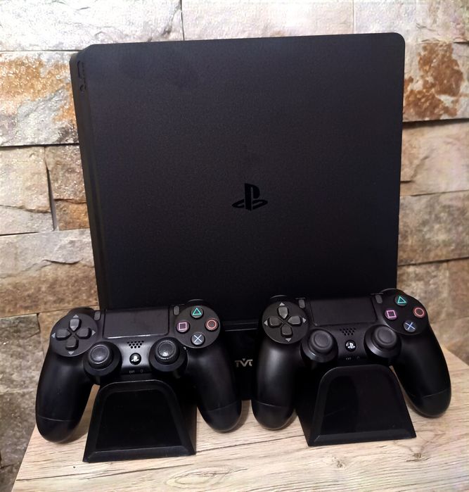 PlayStation 4/Ps 4 Slim 1 TB HDD cu +30 jocuri instalate + 2 Controlere Wireles + 1 Joc pe CD cadou