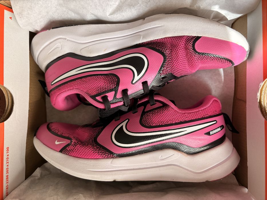 Маратонки Nike AIR MAX 270 и NIKE COSMIC RUNNER 35,5 сандали apawwa