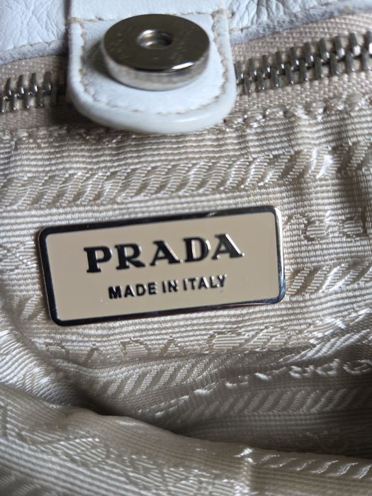 Бяла кожена дамска чанта Prada
