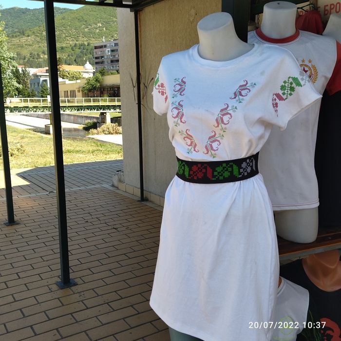 Рокля с народни мотиви