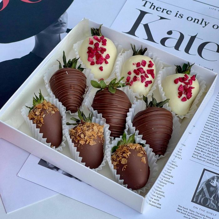 Клубника в школаде