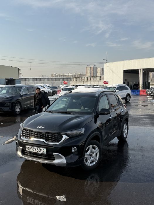 Kia sonet 2025 yil 23.000 km prabeg rangi qora kraska top toza