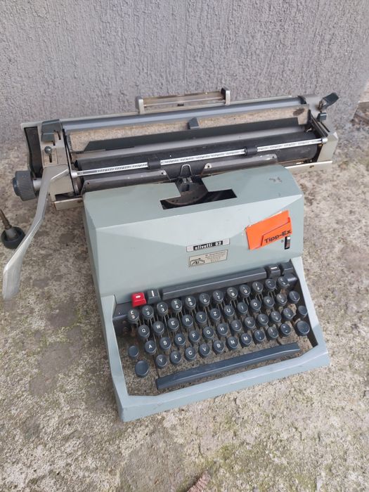 Mașina de scris Olivetti