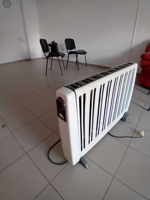 Продавам стол еко кожа