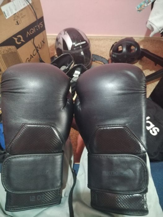 Vând mănuși knockout 12 oz