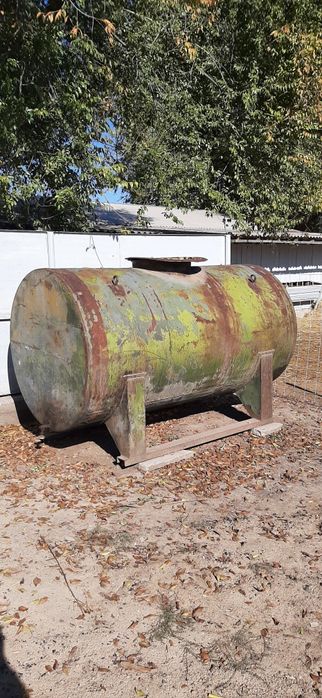 Продаётся ёмкость  металическая