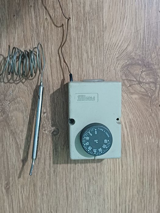 Termostat 0-40C  in stare foarte buna. Este testat