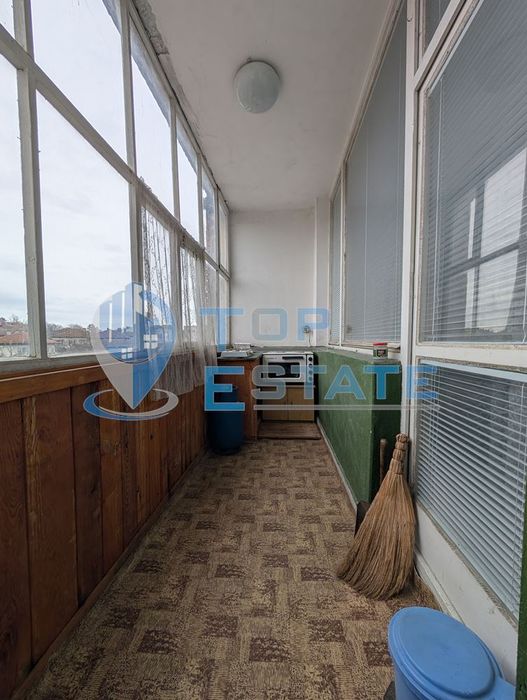 Тристаен тухлен апартамент в центъра на град Стражица