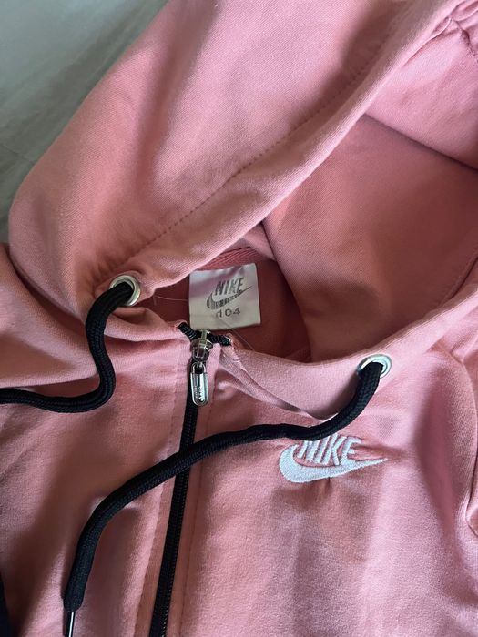 Анцуг Nike момиче