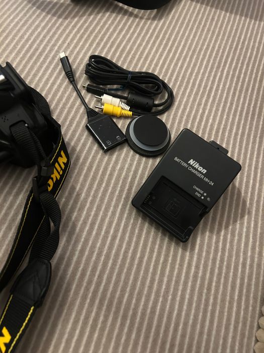 Aparat foto DSLR Nikon D3200 + Obiectiv AF-S 18-55mm VR II - Pachet complet