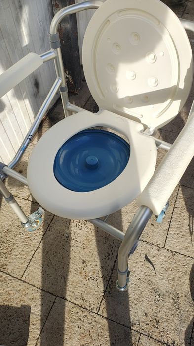 Санитарен стол нов.