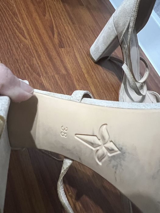 Отдам даром босоножки