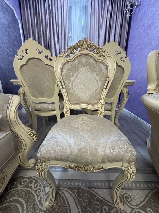 Продам стол и 6 стульев