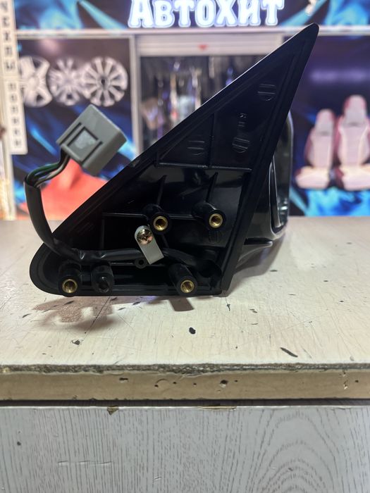 Боковое зеркало карина