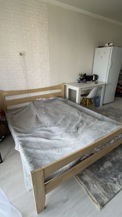 Деревянная кровать 160 на 200 см
