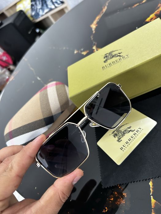 Ochelari de soare Burberry Polarizați UV400 Unisex Luxury Black Gold Noi în Cutie
