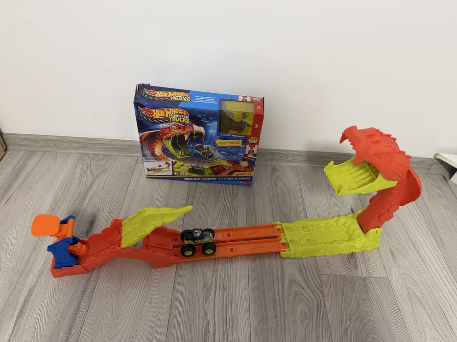 Hot Wheels Monster Truck Invinge Sarpele Urias