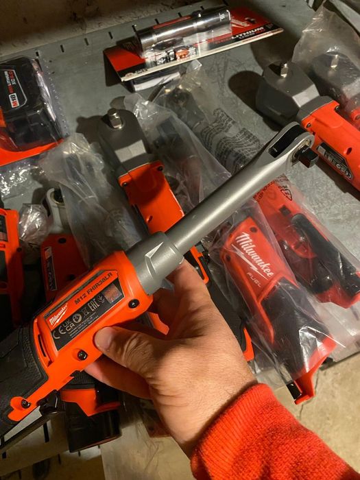 Clichet milwaukee m12 model LR inclus acc de 3 ah