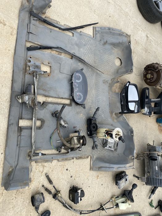 Anexe si accesorii Iveco daily 2007 2.3 euro 4 Timonerie geam. Spate  bloc lumini  aeroterma punte fata oglinda stanga dreapta  pompa servo abs contac