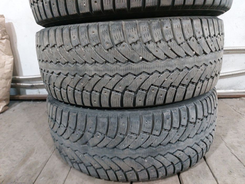 Продам зимнию резину 235/55 R18