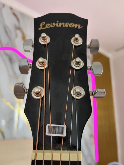 гитара продается б/у.  низкая цена