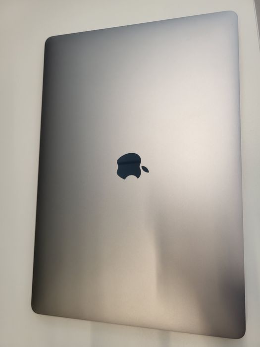 MacBook Pro 16" 2019 i9, 16 GB RAM, 1 TB HD