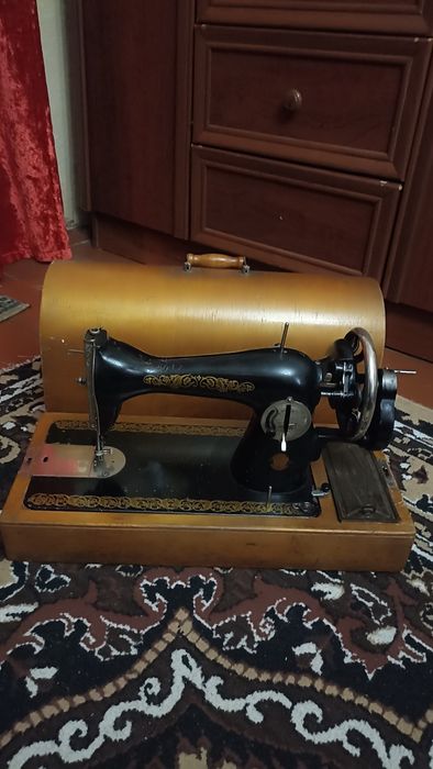 Ручная швейная машинка