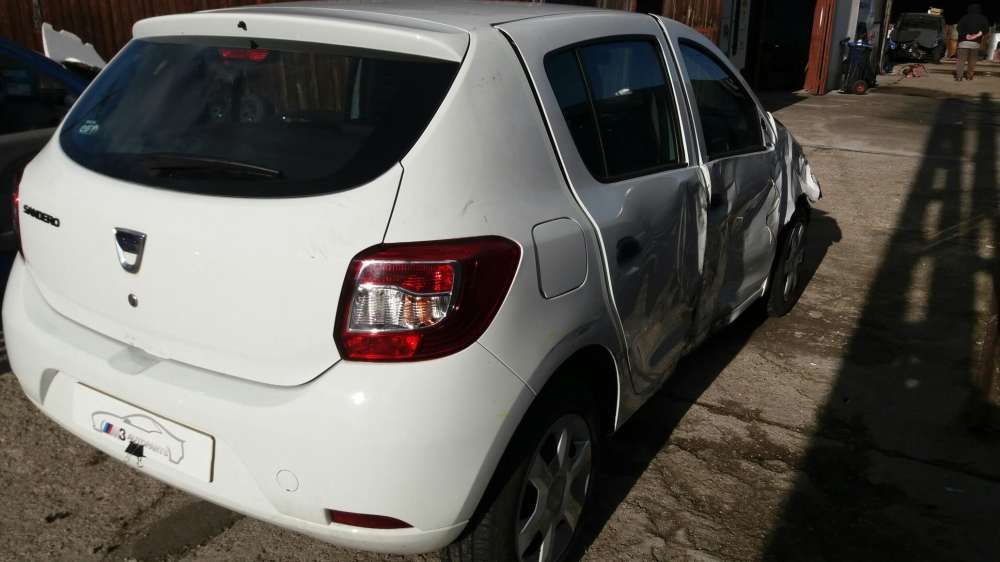 Dacia sandero 2016 1,2 16 V 15.000 km dezmembrez piese dezmembrari