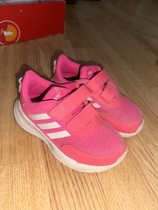 Обувь на девочку адидас