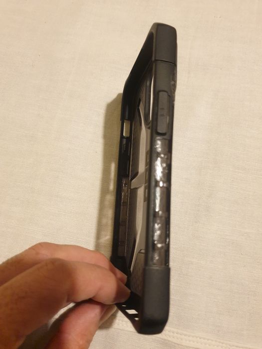 husă UAG  iphone 13 pro