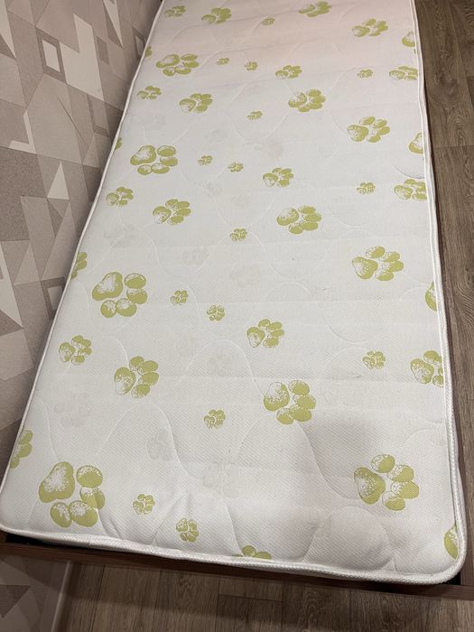 Кровать продаётся.