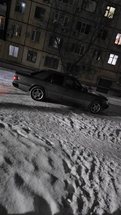 Продам мэрседес в 124 кузове.
