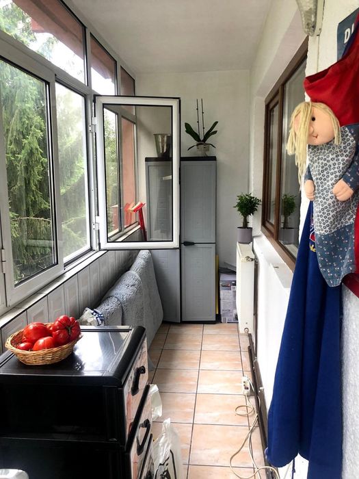 Închiriez apartament cu 3 camere