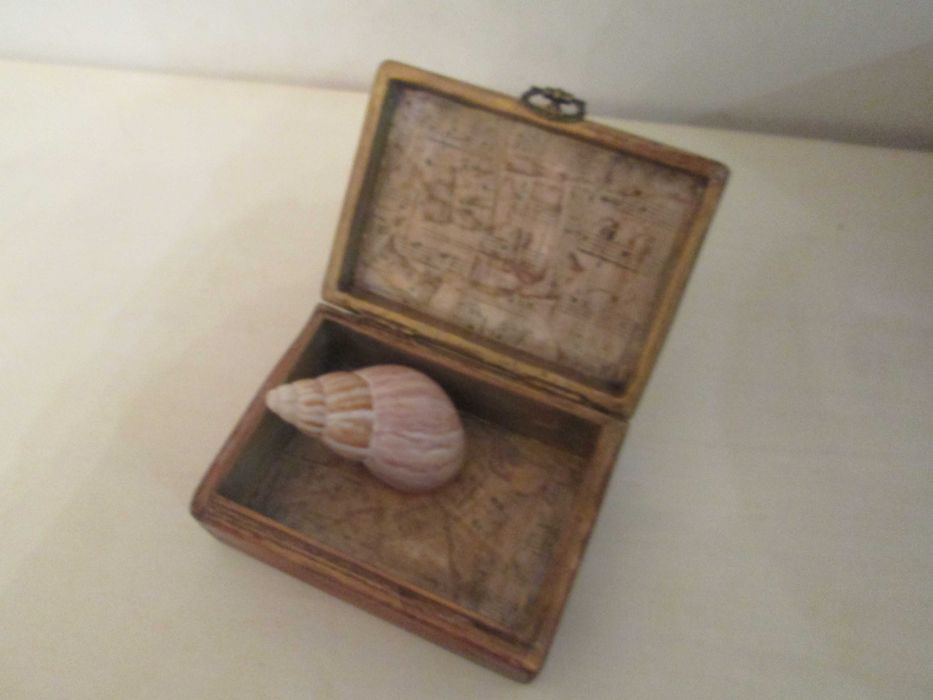 дървена кутийка с ангелче