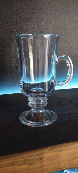 Продавам различни чаши