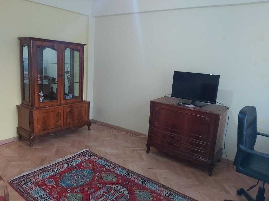 Vand mobila sufragerie " MADRIGAL " lemn stare buna