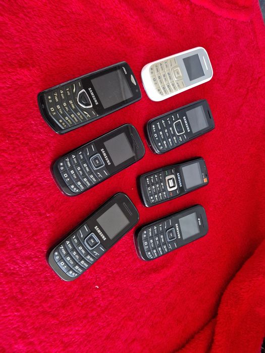 Telefon Samsung cu butoane