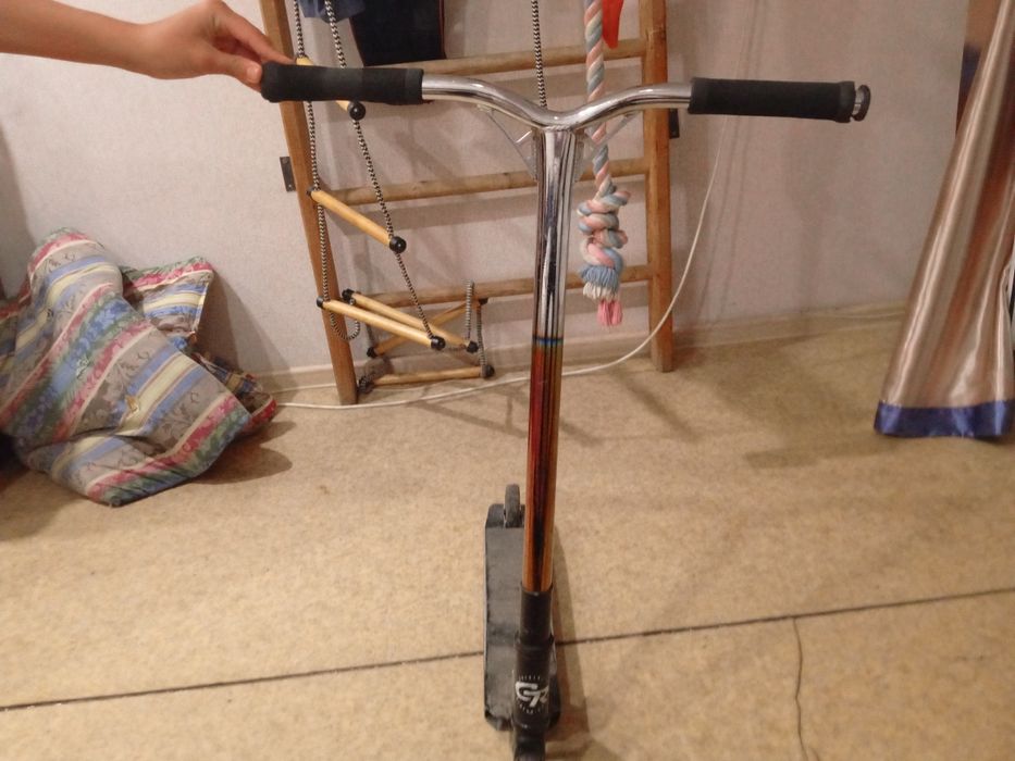 Самокат бу черный